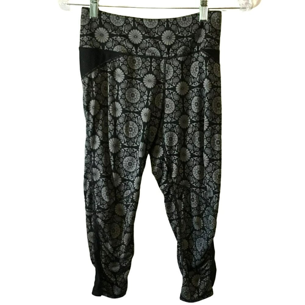 Kyodan Capri Leggings Gathered Calf Stretch Women's Sz XS Black and Gray Active